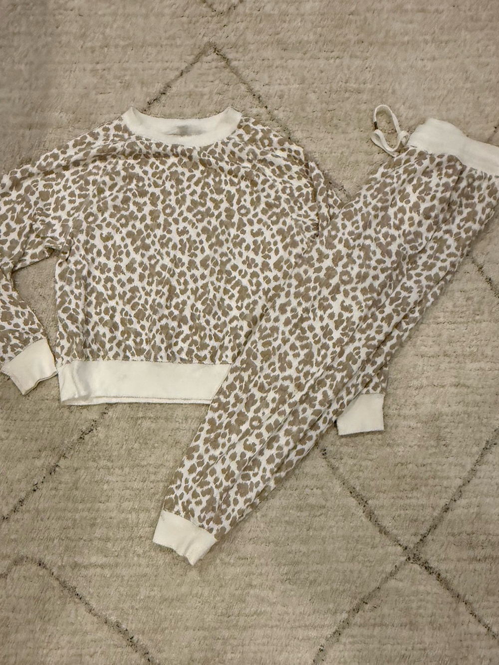 Old Navy Women's Beige Leopard Print Two-Piece Loungewear Set Size Small